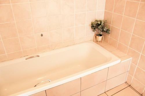 Hostal Dumelang Executive Lodge - Midrand, Free Wifi And Parking