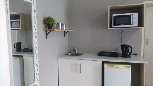 Hostal Dumelang Executive Lodge - Midrand, Free Wifi And Parking