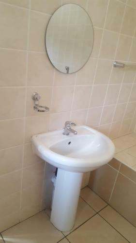 Hostal Dumelang Executive Lodge - Midrand, Free Wifi And Parking