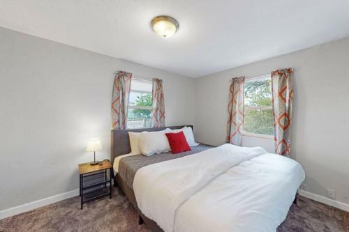 Remodeled 66th 3 King Beds Home In Denver