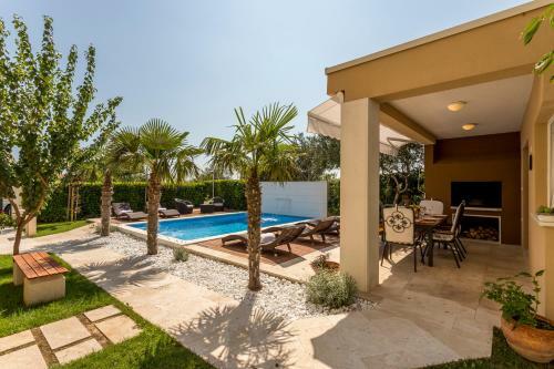 Villa Fox Exclusive