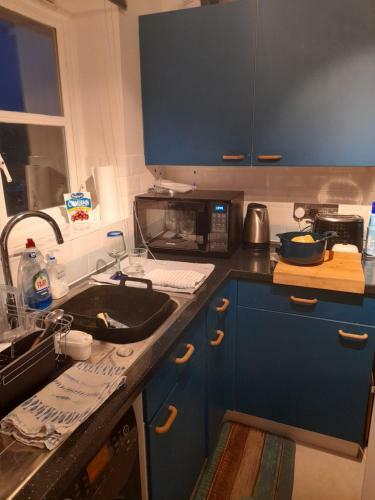 Marina Flat With Fab View, South Facing Balcony, Private Parking And Wifi
