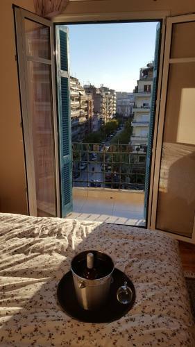 Elegant Top-floor Apartment With Skyline City View