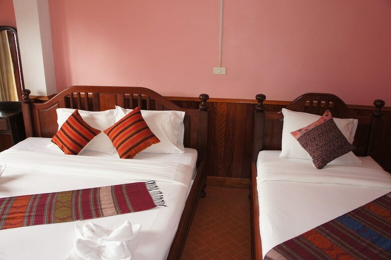 Hostal Domon Guesthouse