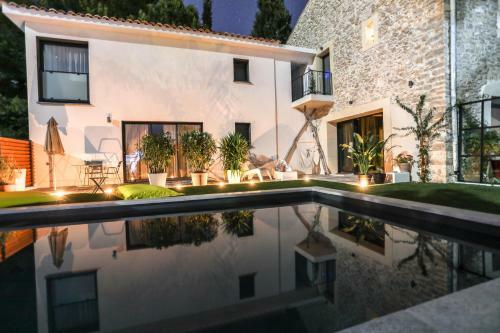 Hostal Maison Florence Ivakno
