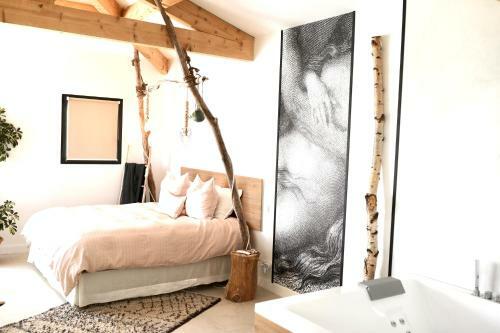 Hostal Maison Florence Ivakno