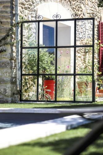 Hostal Maison Florence Ivakno