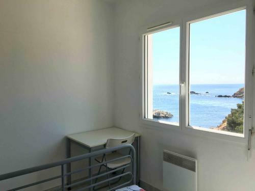 Cabanon Sur L Eau