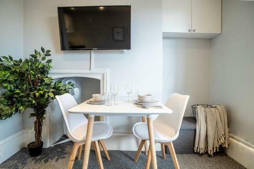 Apartamento Cosy, Central Flat For Up To 4 With Park View