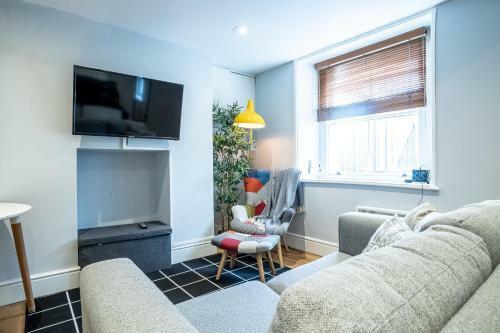 Apartamento Cosy, Central Flat For Up To 4 With Park View