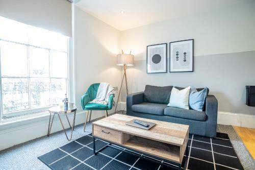 Apartamento Cosy, Central Flat For Up To 4 With Park View
