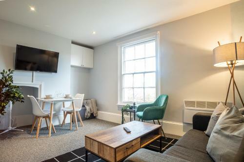 Apartamento Cosy, Central Flat For Up To 4 With Park View