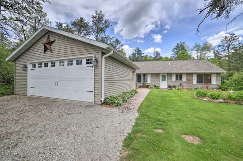 Stunning Wisconsin Home Less Than 4 Mi To High Falls!
