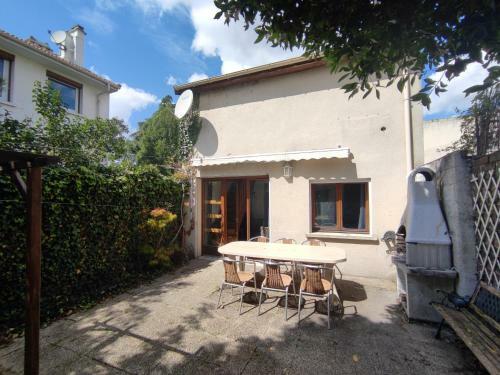 Maison de Charme Au Pied Du Mont Val�rien