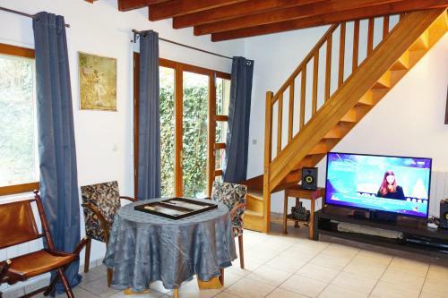 Maison de Charme Au Pied Du Mont Val�rien