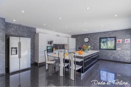 Stunning Villa 4 Bedroom With Pool - Dodo Et Tartine