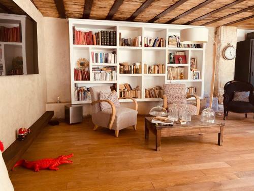 Hostal M&s - Bed And Breakfast