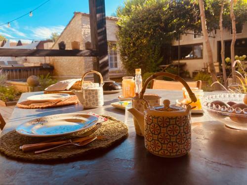 Hostal M&s - Bed And Breakfast