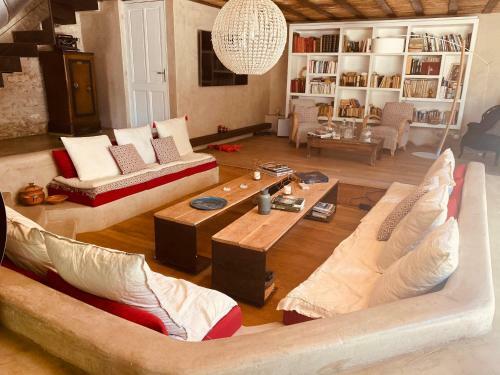 Hostal M&s - Bed And Breakfast