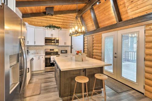 Sophies Getaway Updated Cabin About 1 Mi To Hiking!