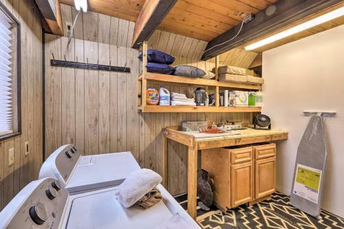 Sophies Getaway Updated Cabin About 1 Mi To Hiking!