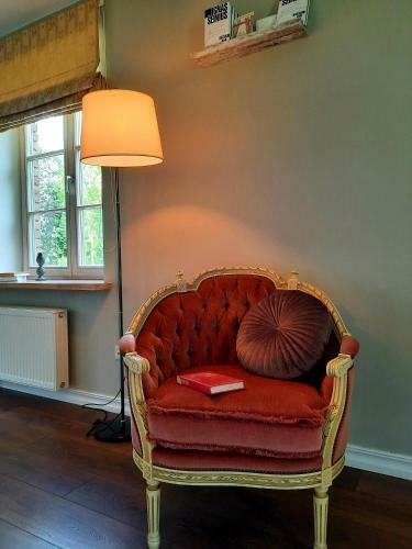 Lake & Library Hotel