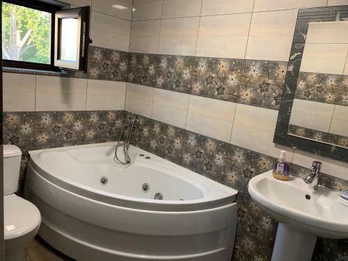 Hostal Vila Black&white