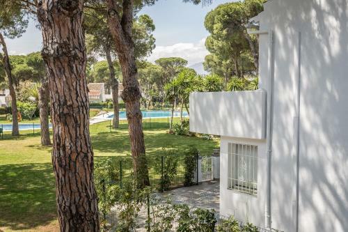 Beachside Cosy Apartment With Pool