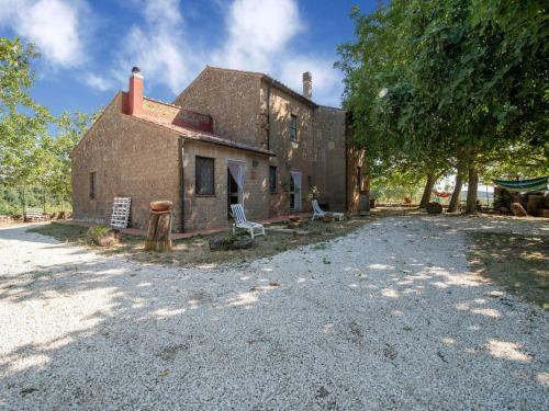 Pleasing Holiday Home In Elmo-sorano With A Whirpool