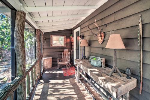Mirror Lake Cabin About 1 Mi To Dtwn Highlands!