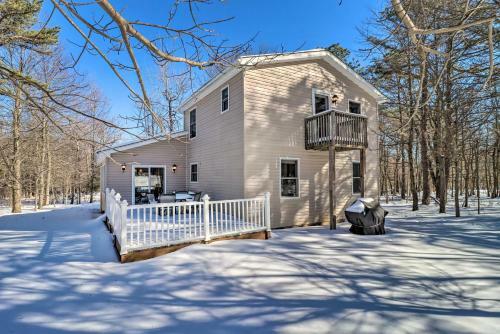 Albrightsville Home With Huge Deck, Pool Access