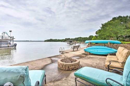 Cedar Creek Lake House With Private Hot Tub!
