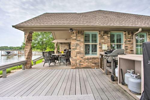 Cedar Creek Lake House With Private Hot Tub!