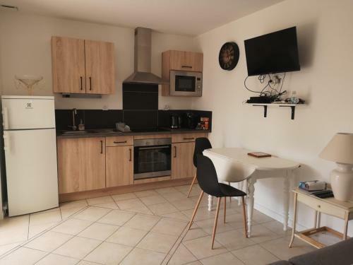 Appartement 2 Pi�ces Avec Terrasse Proche Mer Et Commerces