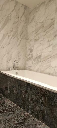 Apartamento Relaxing Condo In Falls Downtown Victoria