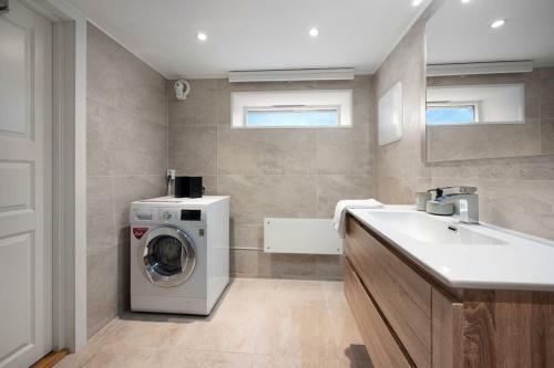 Apartamento Practical Basement Apt With All Home Comforts Close To City Centre