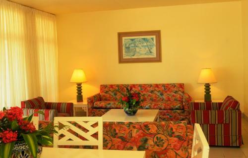 Shaw Park Beach Hotel