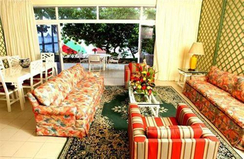 Shaw Park Beach Hotel