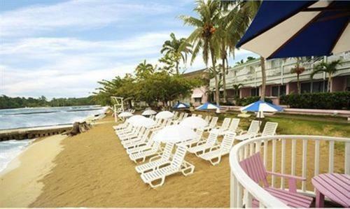 Shaw Park Beach Hotel