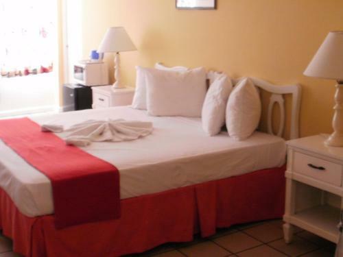 Pineapple Court Hotel