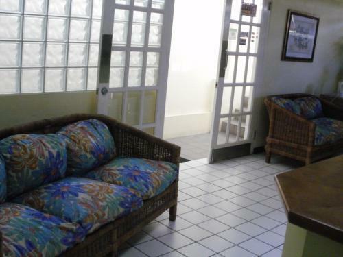 Pineapple Court Hotel