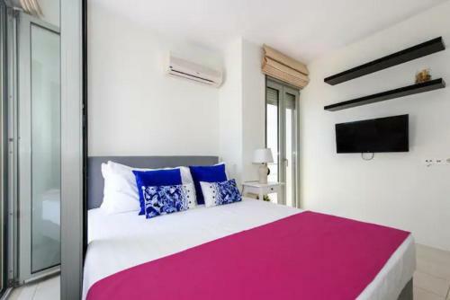 Vivian Art Apartments