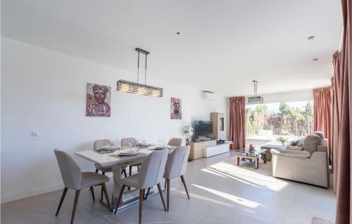 Nice Home In Valle Romano-estepona With 3 Bedrooms