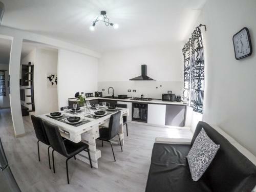 Black&white Guest House