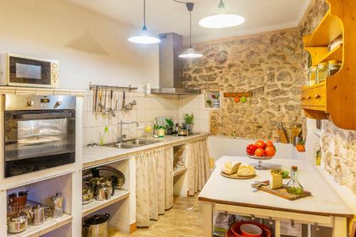 Mallorca Traditional Townhouse Holiday In Llubi