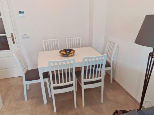 Lovely 2-bed Apartment In Marina de La Duquesa
