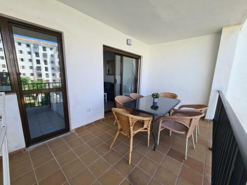 Lovely 2-bed Apartment In Marina de La Duquesa