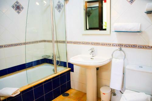 Villa Calamares With Heated Pool And Air Conditioning