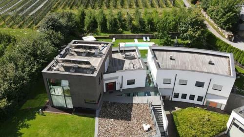 Au�ergew�hnlich! Villa! Lage! Kino! Weinkeller! ..