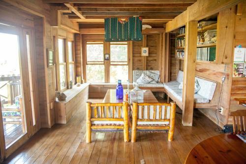 Roatan Bed & Breakfast Apartments